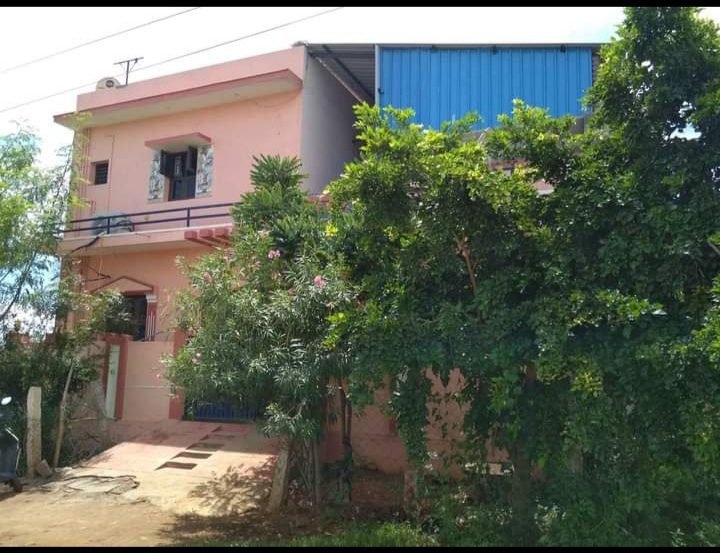வீடு விற்பனைக்கு- வாடகை வருமானம் உள்ளது.